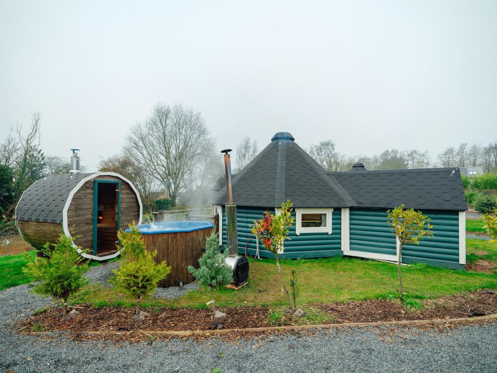 Sunset Retreats The Shire Villa Ombersley Exterior photo