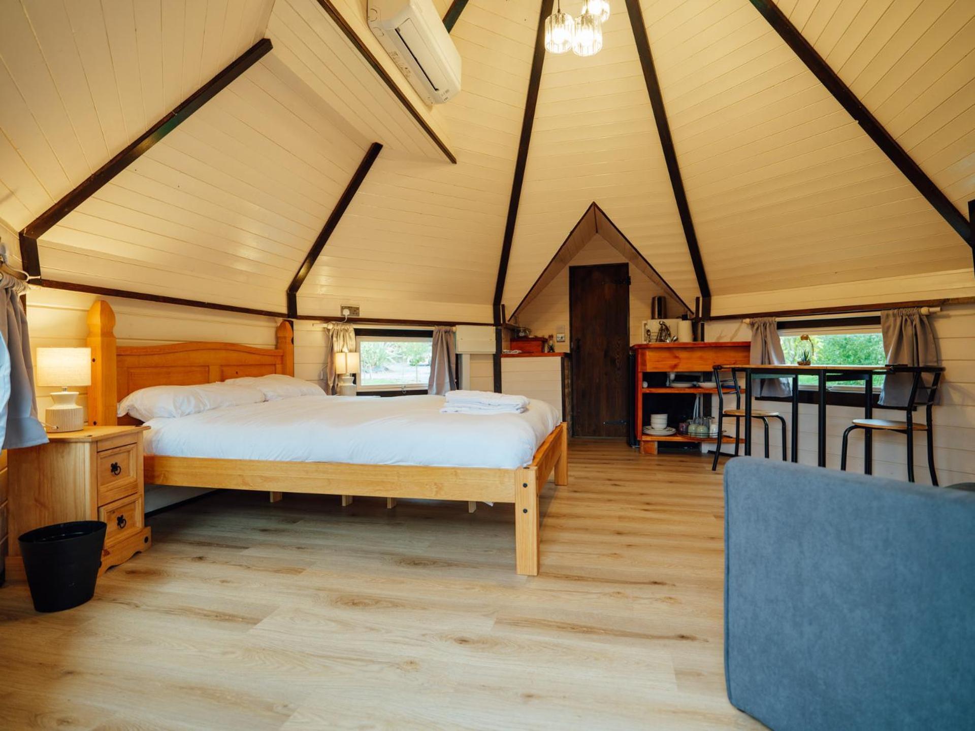 Sunset Retreats The Shire Villa Ombersley Exterior photo